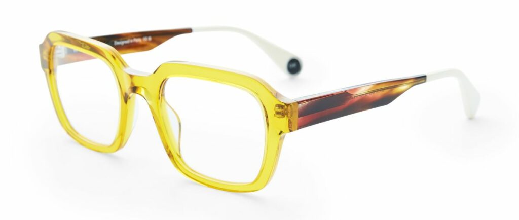 WOOW nueva colección gafas modelo Kick Off de la marca Woow. inspiración universitaria con un toque contemporáneo